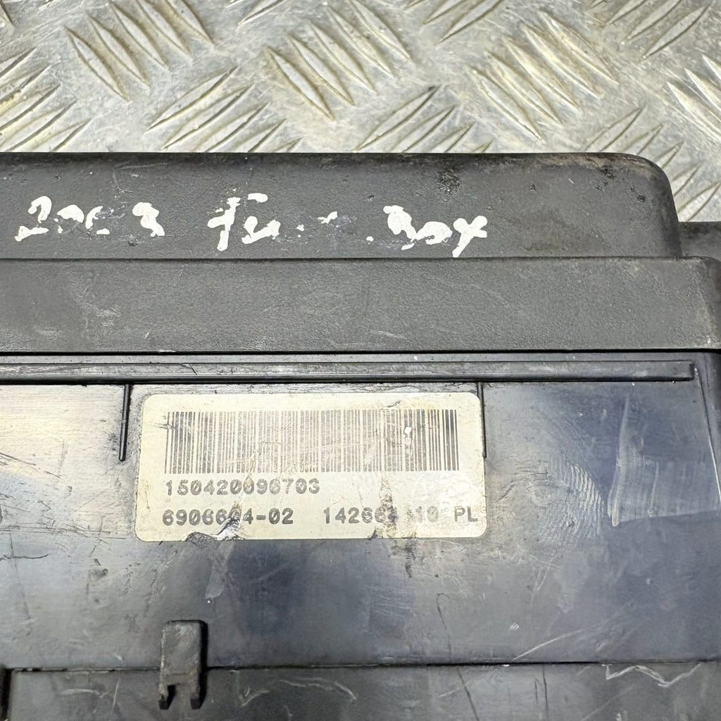 MINI COOPER ONE R50 2003 EXTERNAL UNDER BONNET ENGINE BAY FUSE BOX 142664
