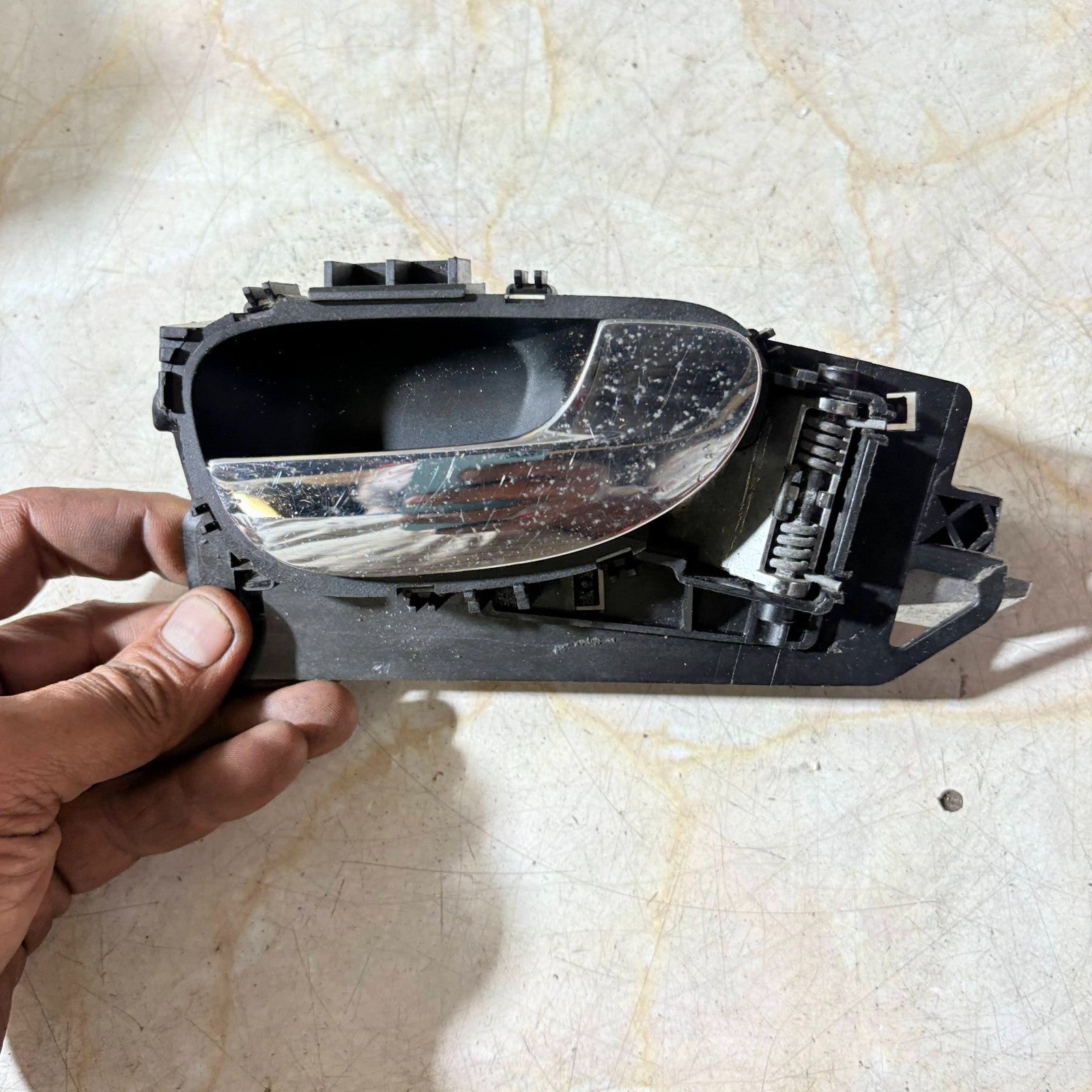 PEUGEOT 307 MK1 01-08 5DR FRONT DRIVER RIGHT INTERIOR DOOR HANDLE 9643604477