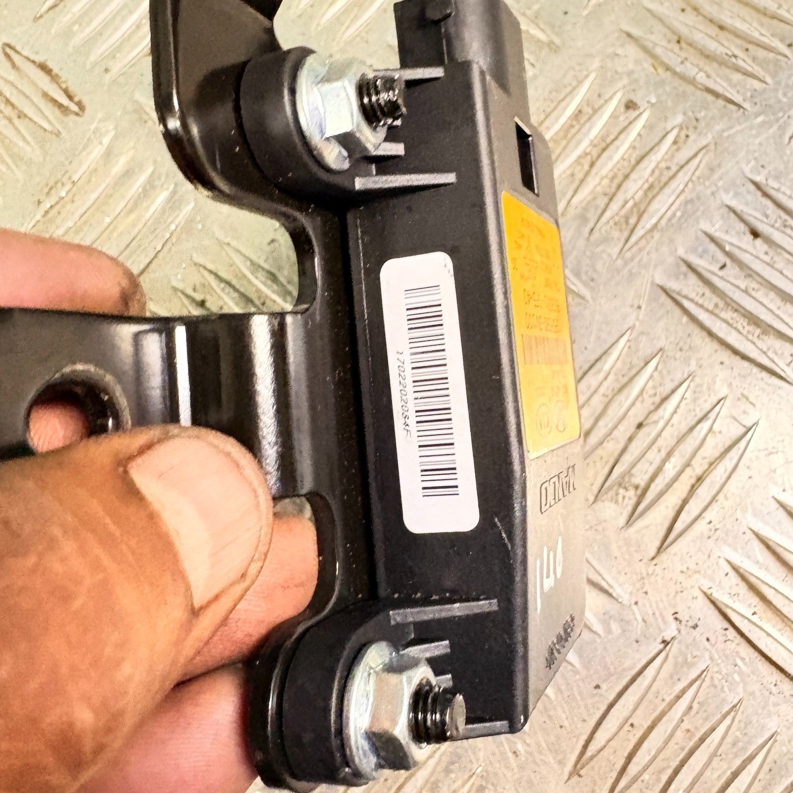 HYUNDAI I40 YAW RATE SPEED SENSOR 95690-3V100 2015