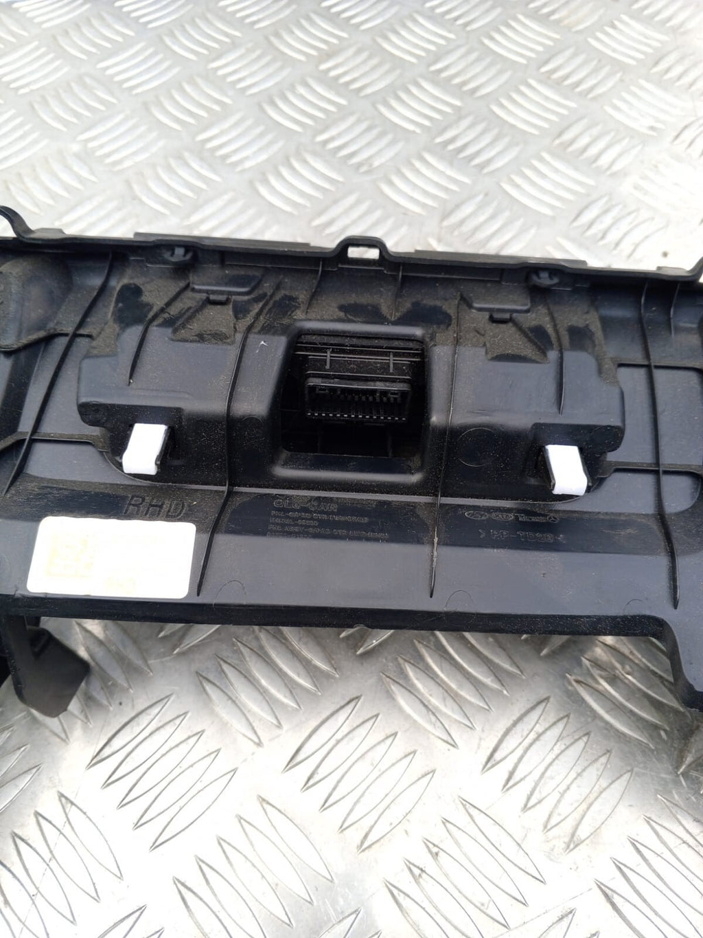 KIA SPORTAGE MK4 LOWER DASHBOARD CENTER CONSOLE PANEL TRIM 84760-F1900WK 2016-22