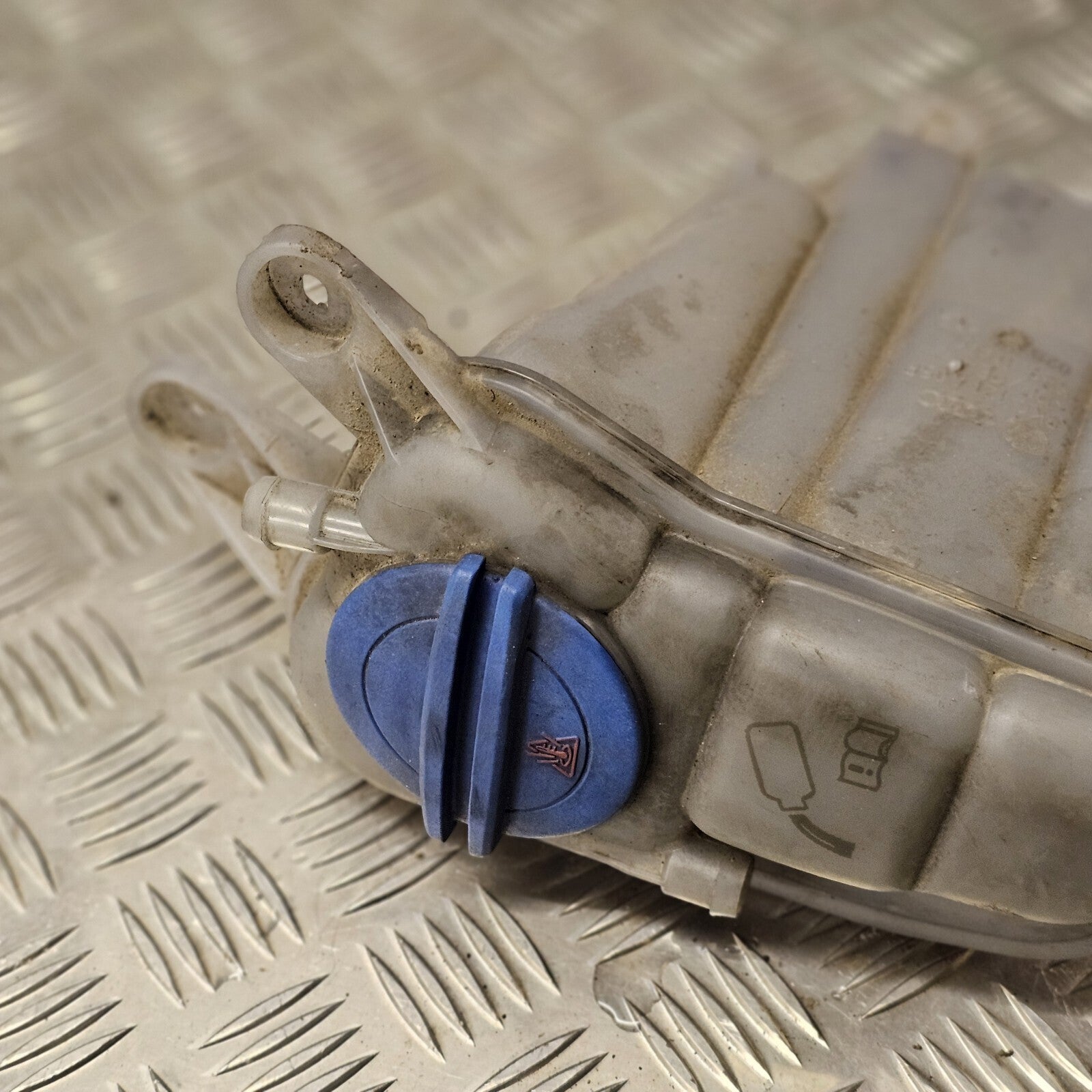 AUDI A4 B8 A5 8T Q5 8R 3.0 TDI COOLANT HEADER EXPANSION TANK 8K0121405P