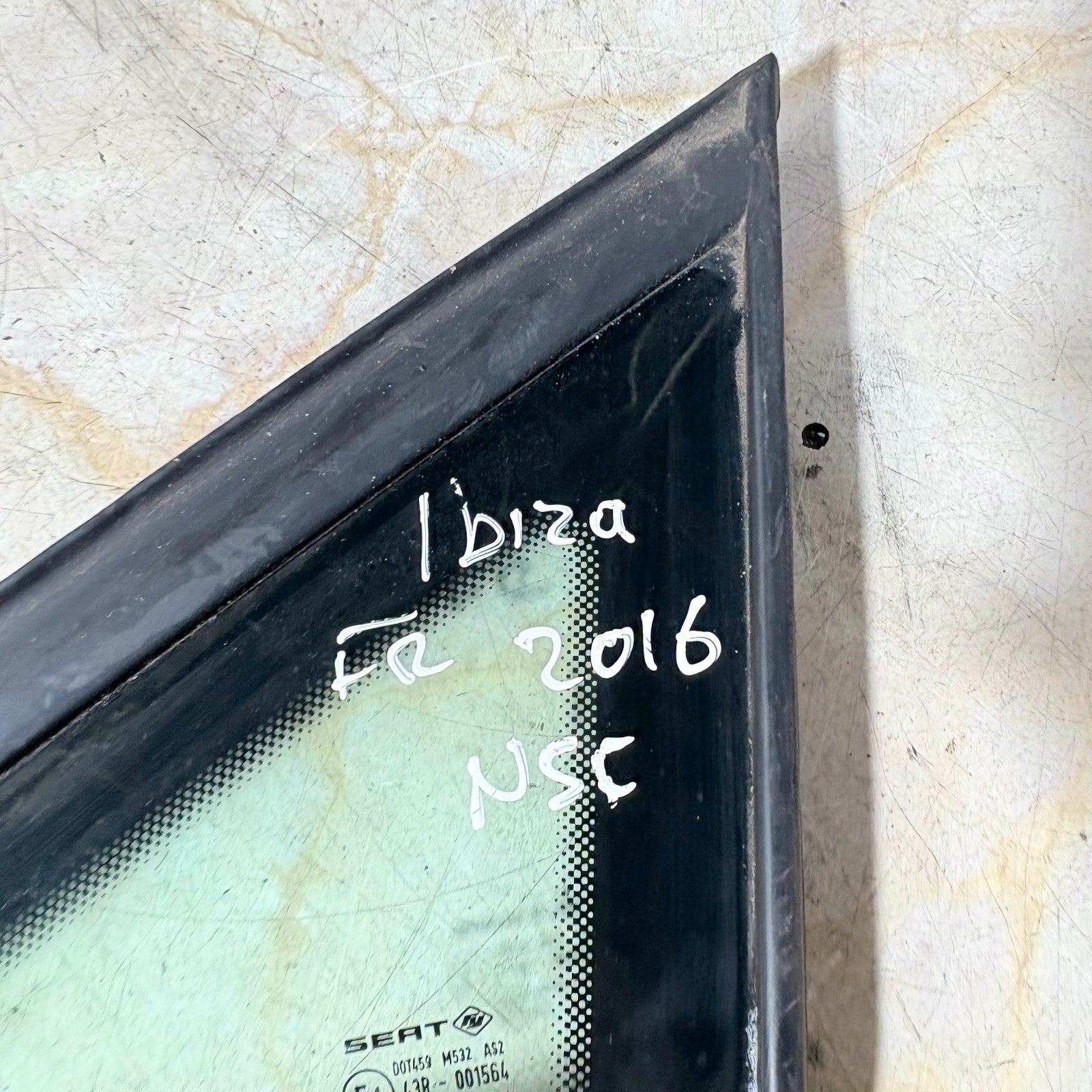 SEAT IBIZA FR 2016 LEFT FRONT QUARTER WINDOW GLASS 43R001564