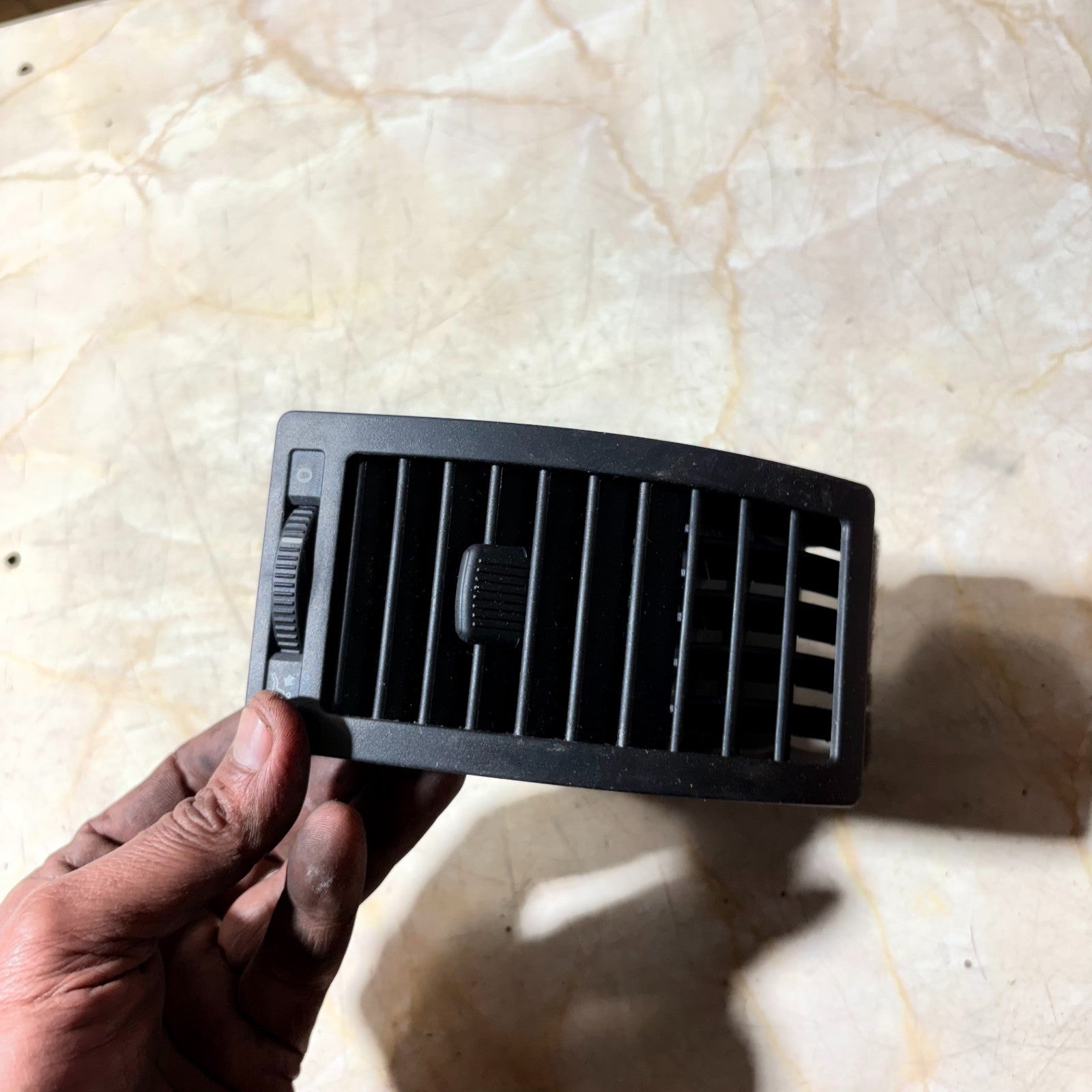 VW POLO MK4 2005-2009 FRONT LEFT PASSENGER SIDE DASHBOARD AIR VENT 6Q0819703