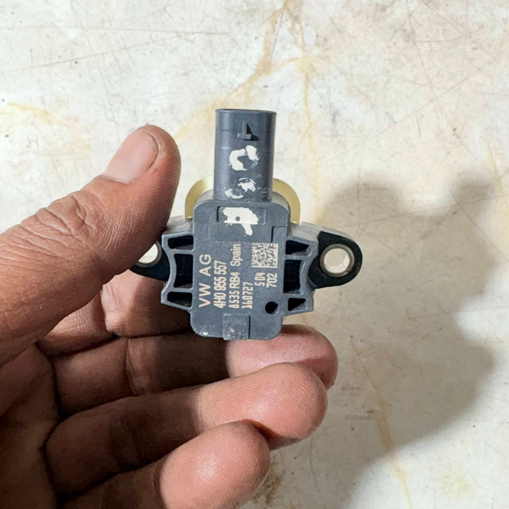 VW Polo Airbag Side Impact Crash Sensor Relay 4H0955557