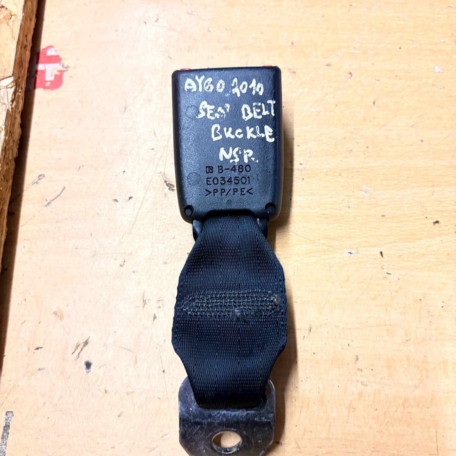 Toyota Aygo Mk1 2005-2014 NSR Passenger Seatbelt Buckle Stalk E034501 B-480