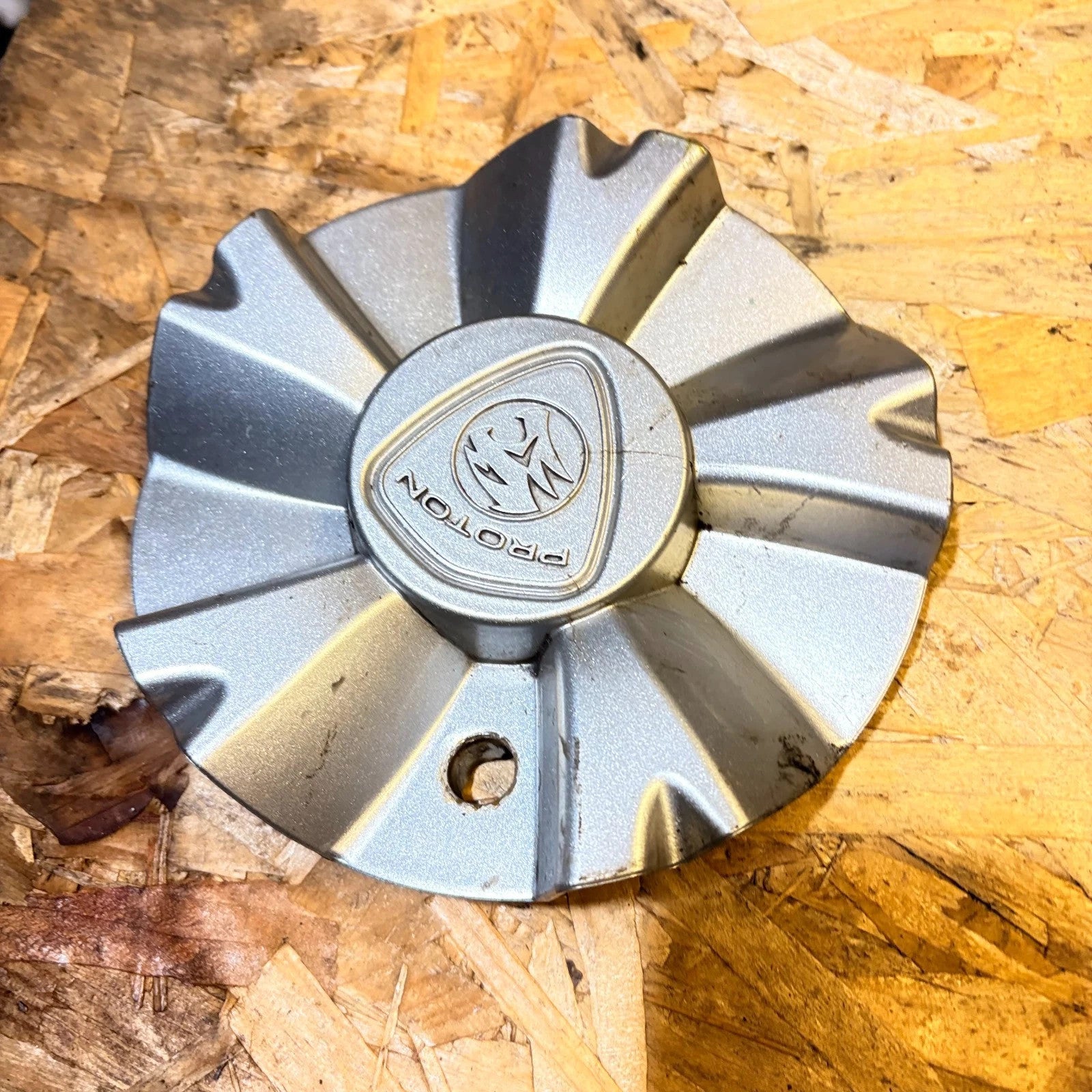 1x PROTON CENTRE CAP FOR ALLOY WHEEL
