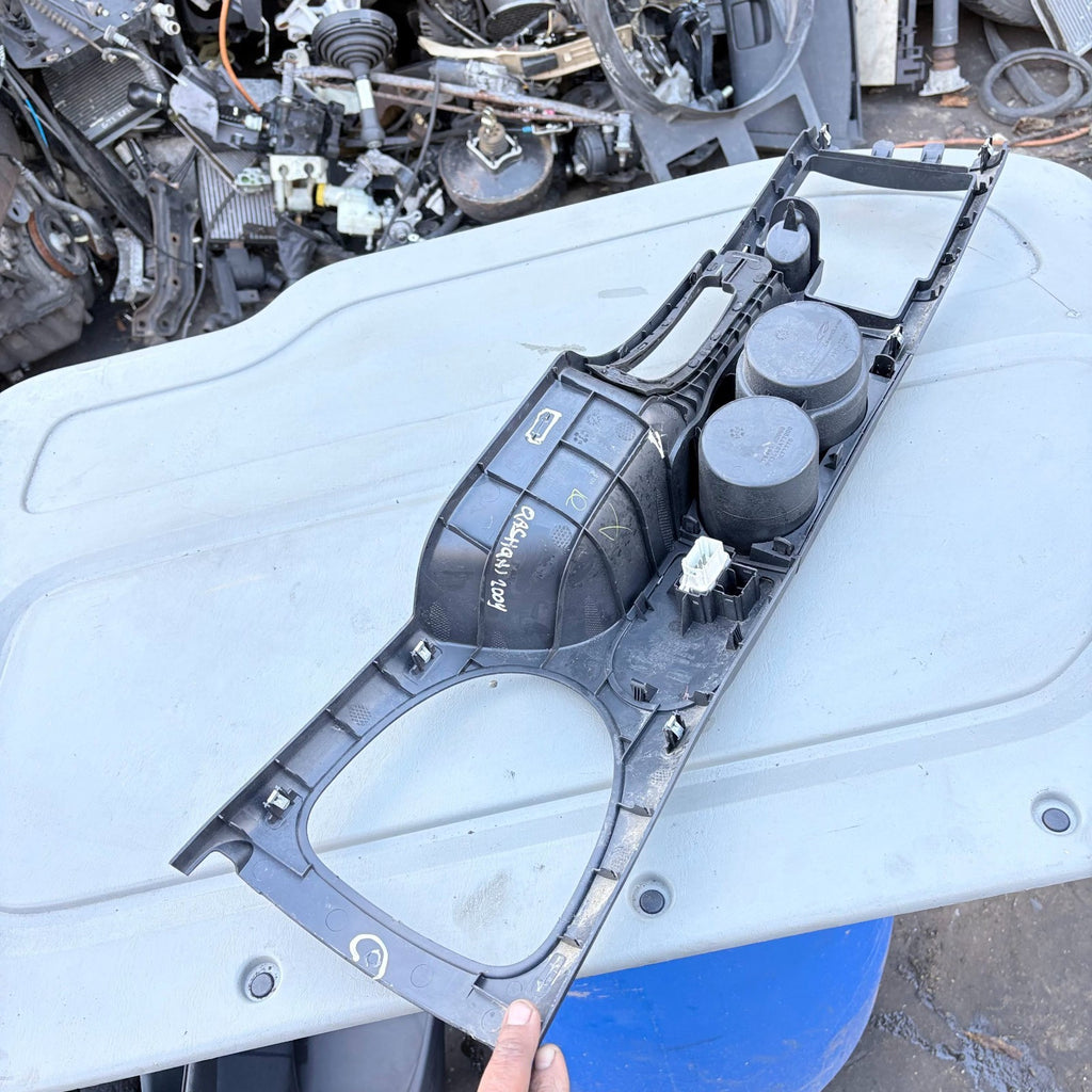 Nissan Qashqai 2004 Centre Console Arm Rest Cup Holder 96910 Jd000