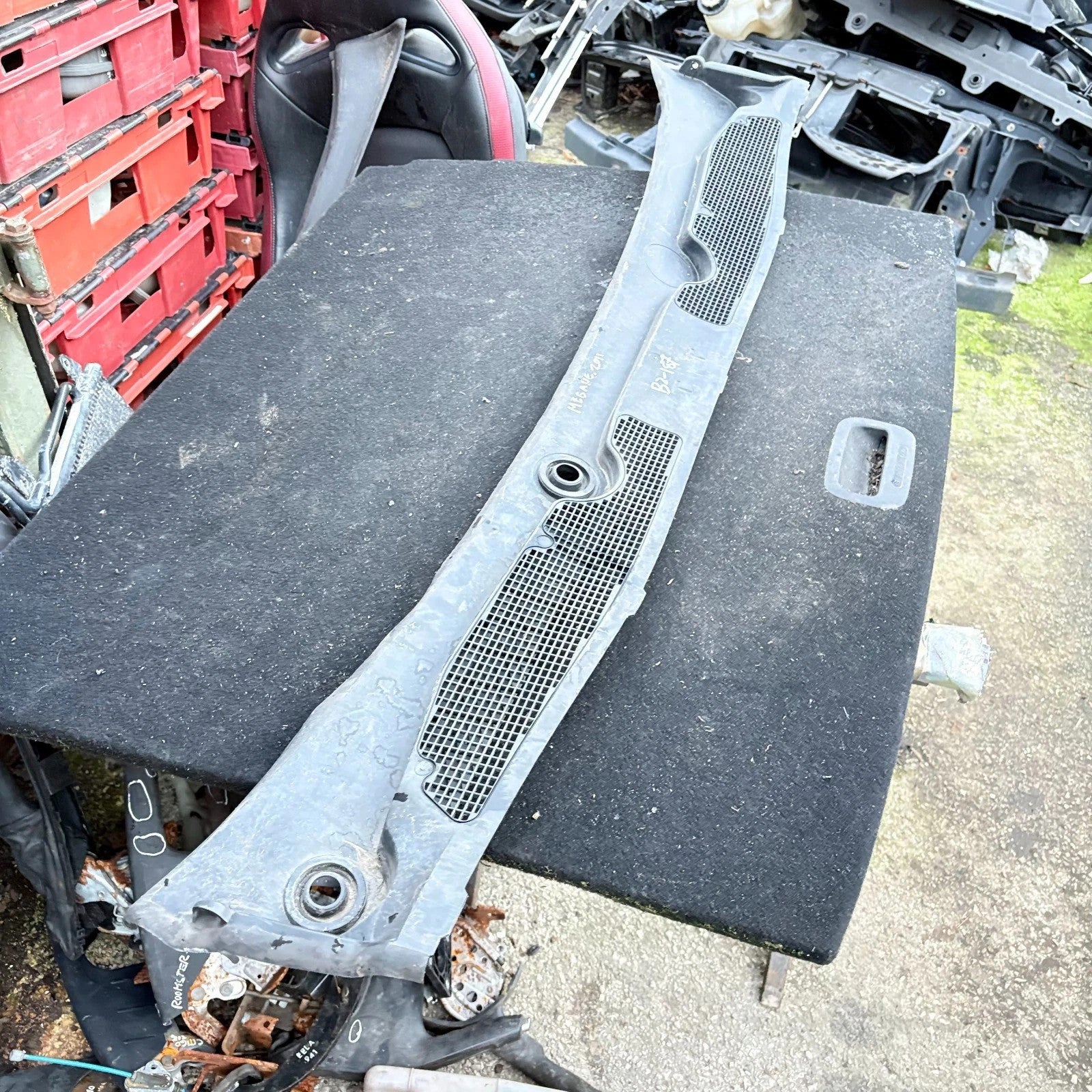 RENAULT MEGANE III Front Wiper Cowl Trim 9810MB010 2011