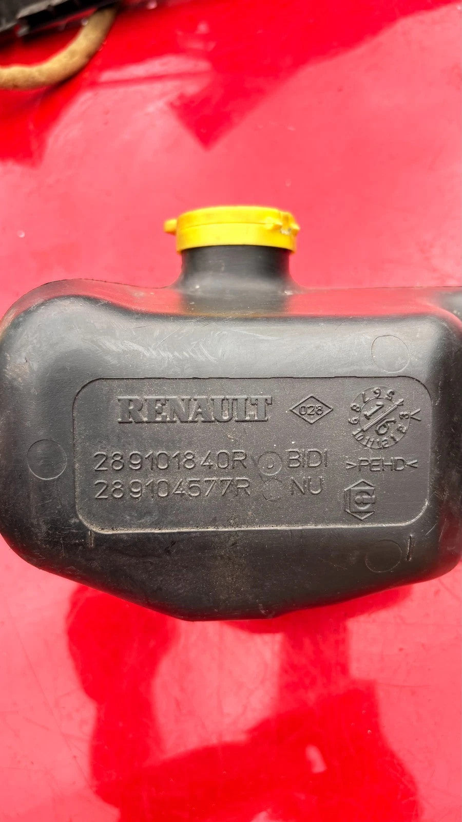 2016 DACIA SANDERO WINDSCREEN WASHER BOTTLE WITH PUMP 289101840R