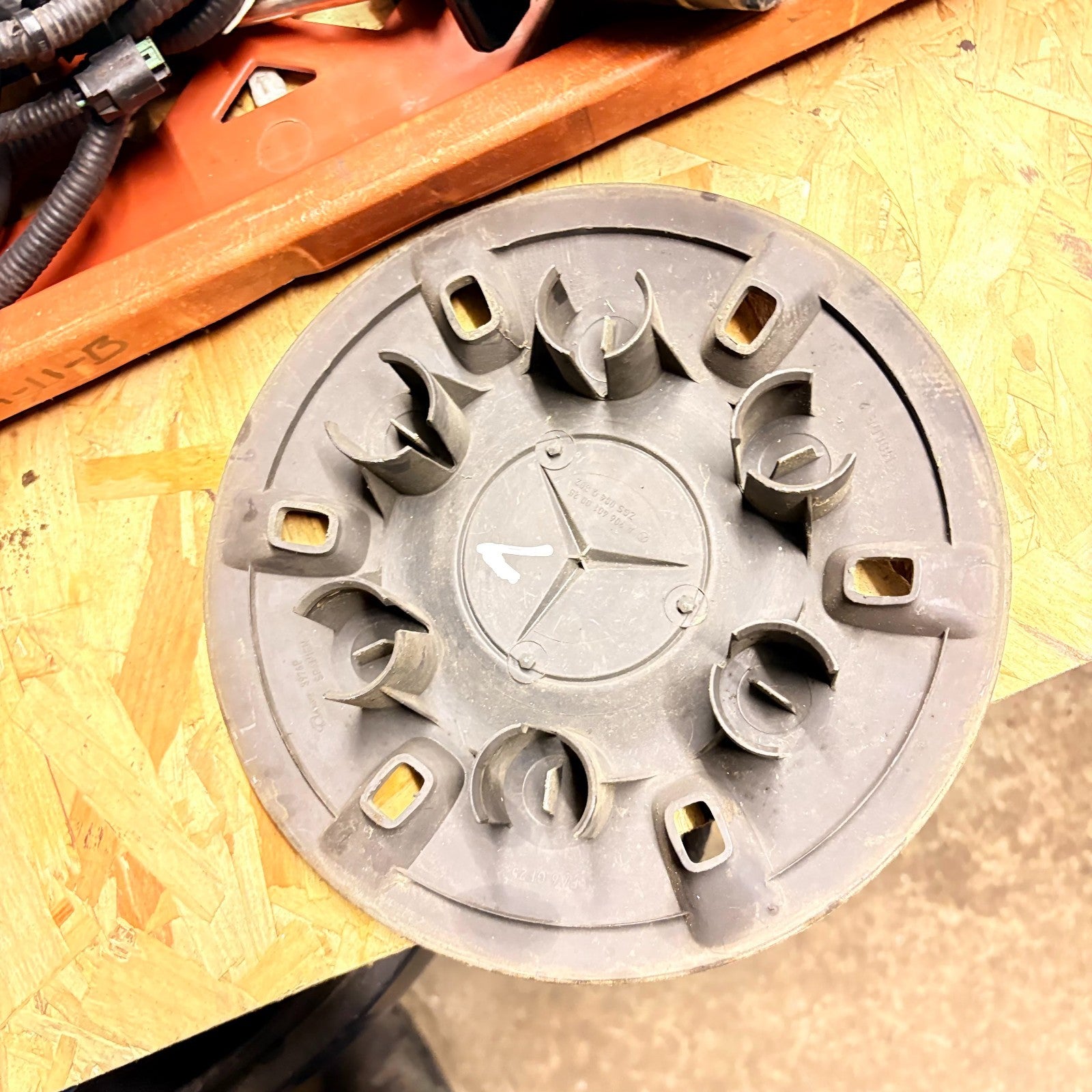 MERCEDES SPRINTER W906 W907 06-26 16" STEEL WHEEL CENTRE HUB CAP A9064010025