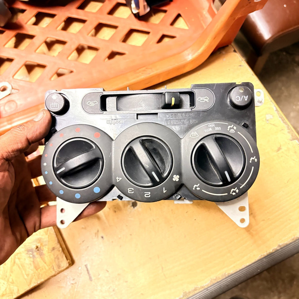 SUZUKI IGNIS 2003-2008 A/C HEATER CLIMATE CONTROL UNIT PANEL