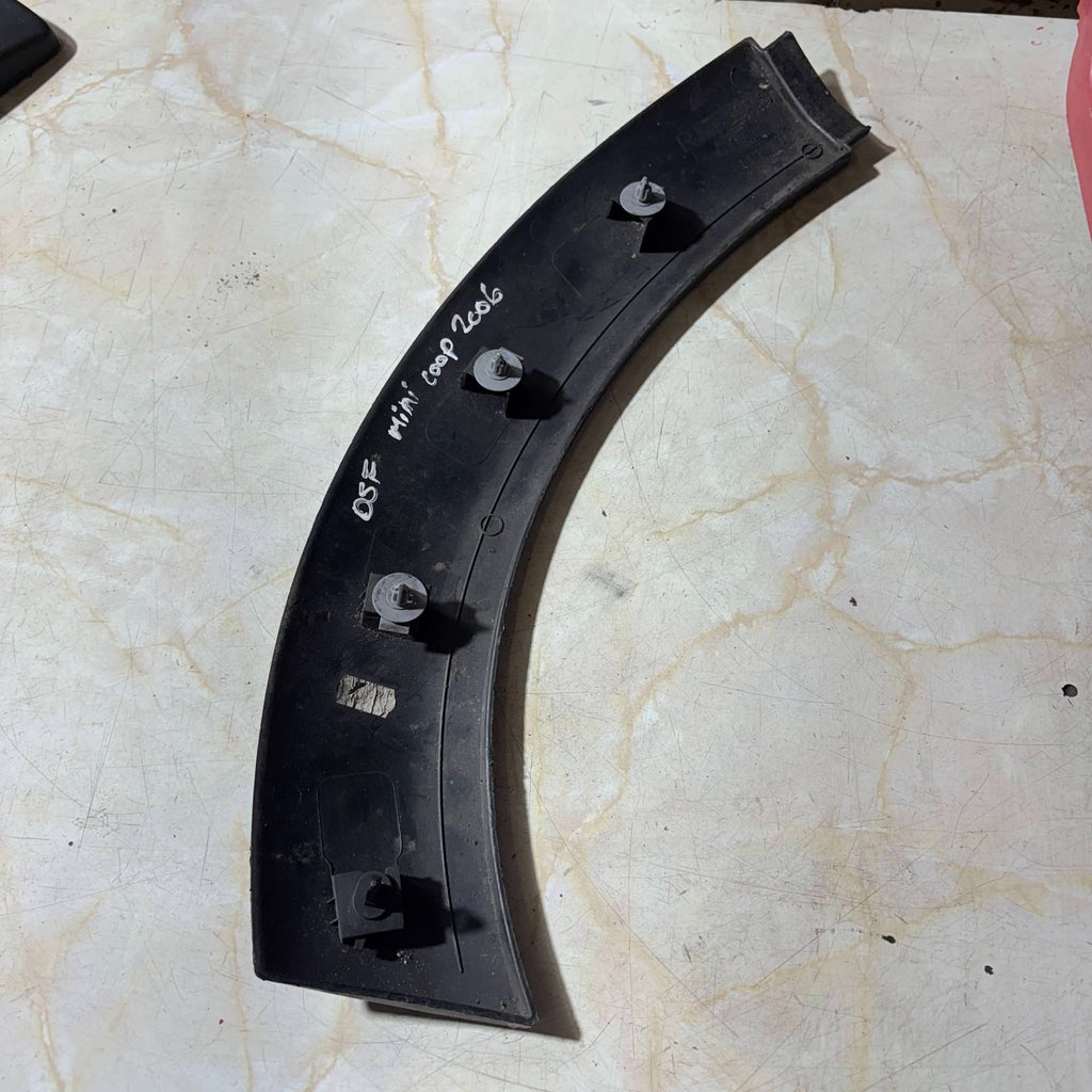 MINI Coupe 20006 O/S/F Drivers Front Wheel Arch Trim for 1505864