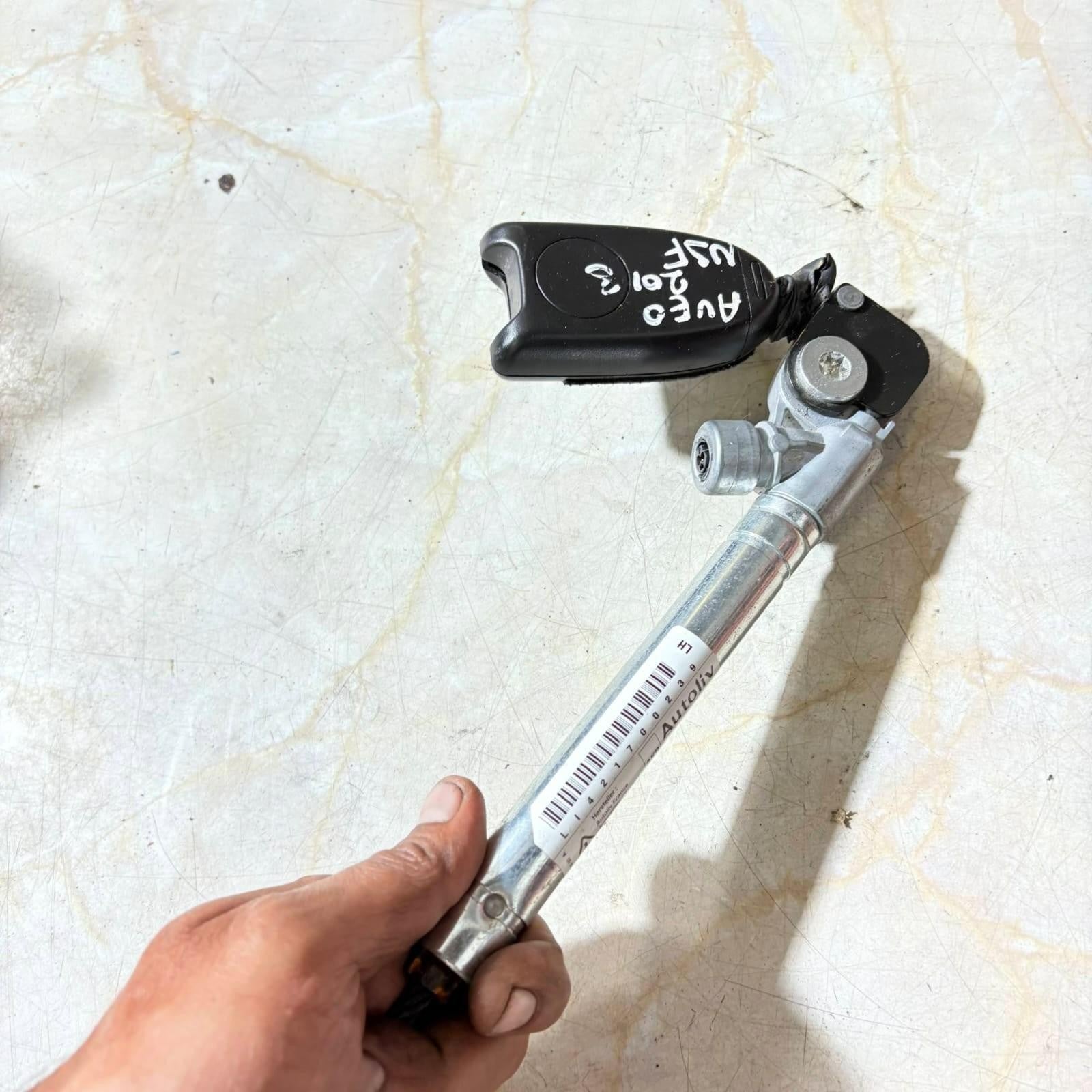 seatbeltlocktensioner Passenger front ChevroletAveoBeckengurtstraffer95963886NSF