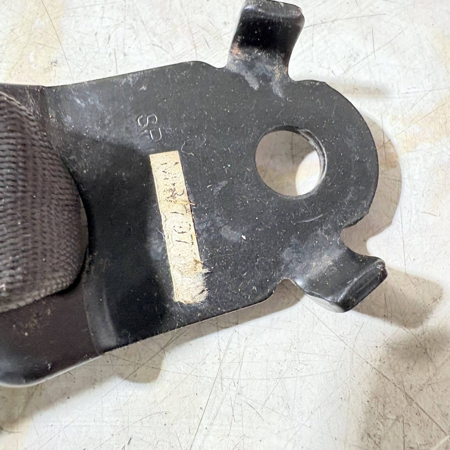 Kia Sorento XM Mk2 2010-2012 Rear Centre Seat Belt Buckle Receiver Stalk 5DR
