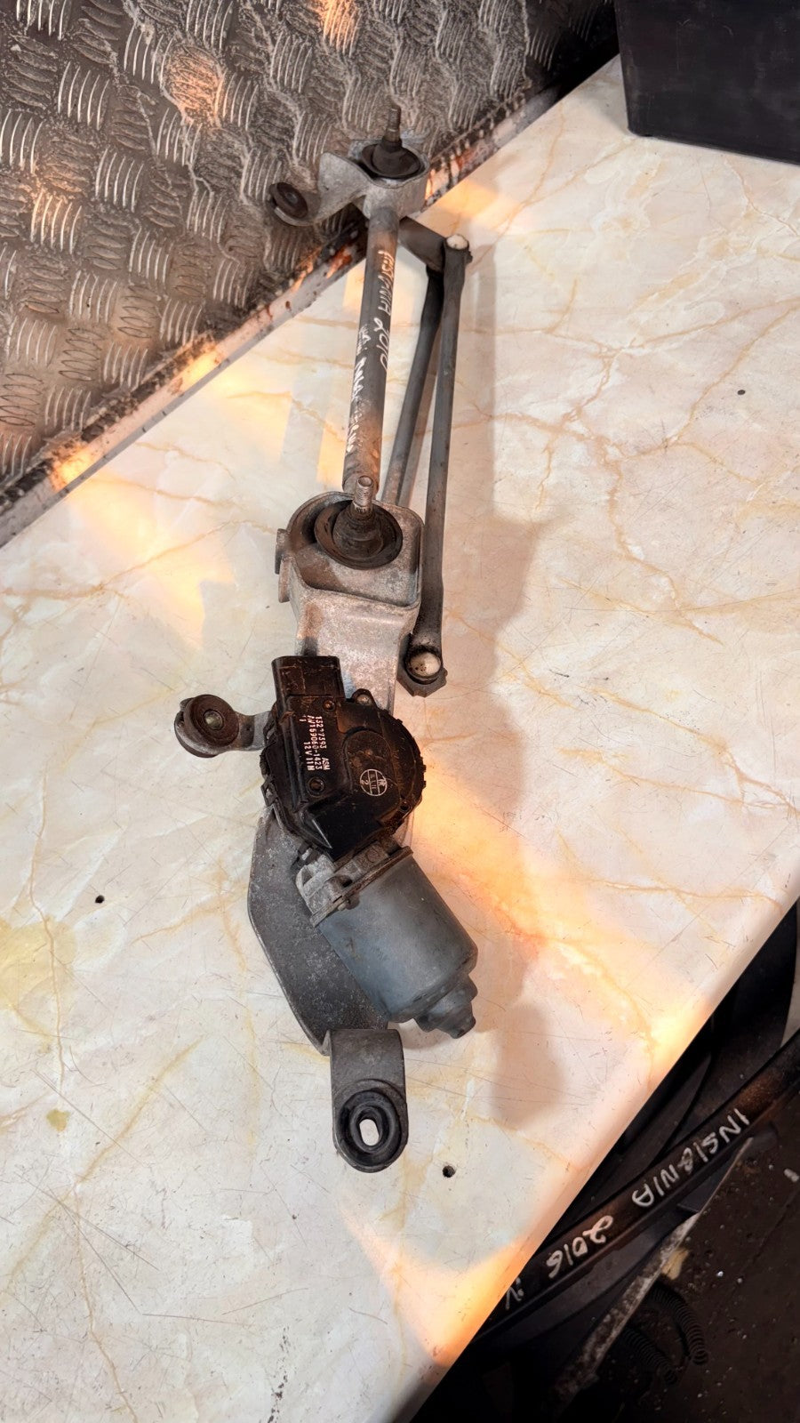 VAUXHALL INSIGNIA 2010 FRONT WINDSCREEN WIPER MOTOR REGULATOR 13227393