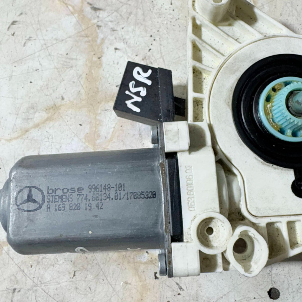 MERCEDES A CLASS A150 2005 N/S/R PASSENGER SIDE REAR WINDOW MOTOR A1698201942