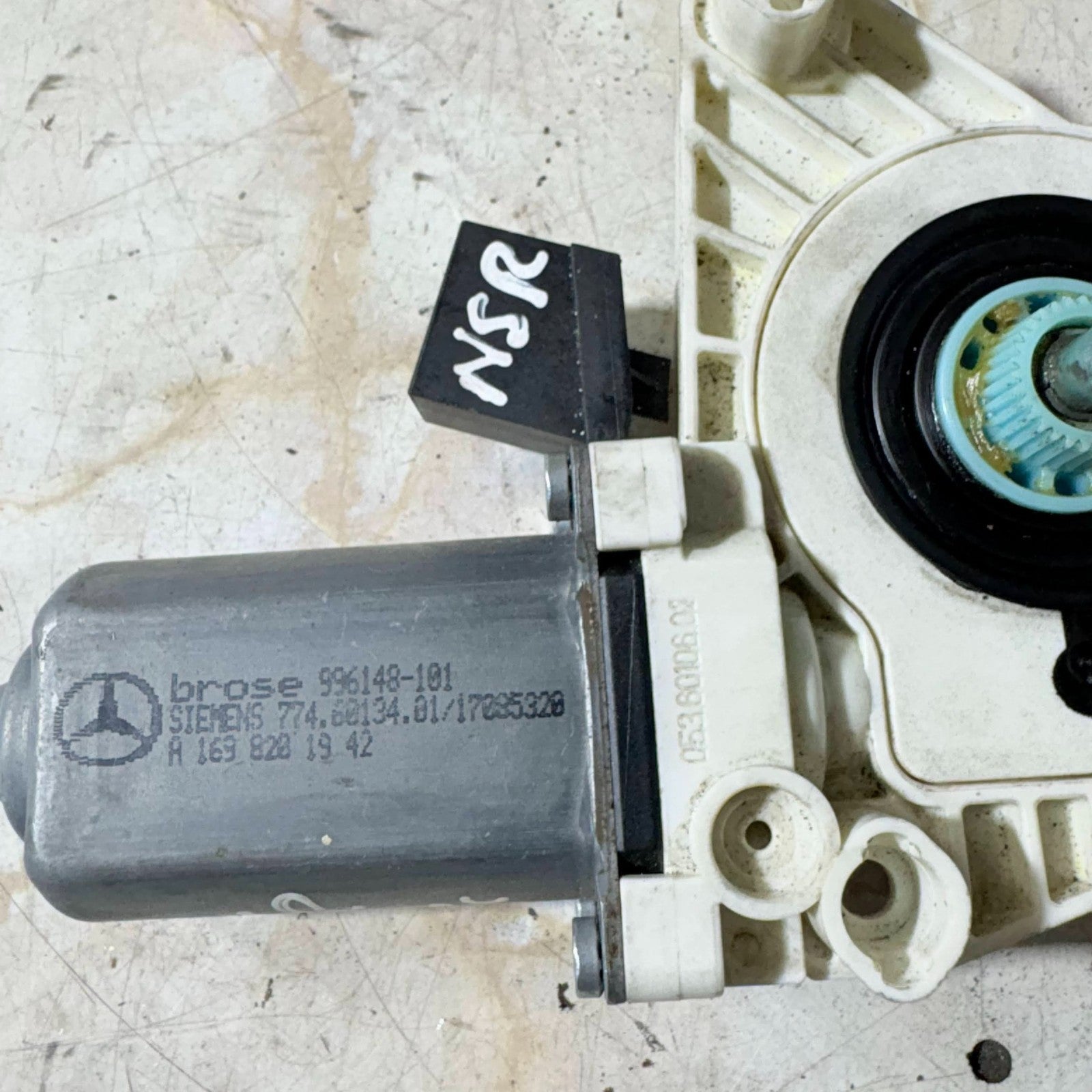 MERCEDES A CLASS A150 2005 N/S/R PASSENGER SIDE REAR WINDOW MOTOR A1698201942