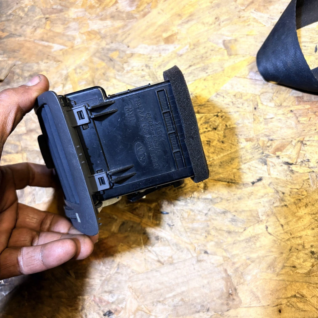 KIA SORENTO DRIVER FRONT DASH AIR VENT 97490-3E000