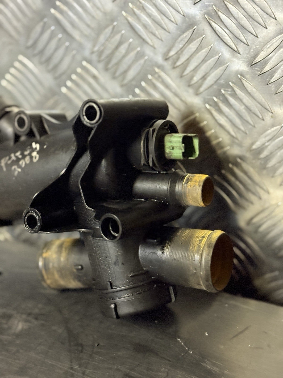 Citroen Dispatch II 2.0 HDi 140 RHR Thermostat Housing 2007-2016