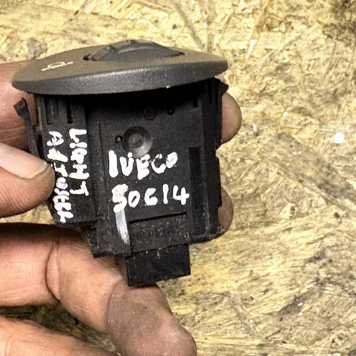 Iveco Daily 1999-2011 Headlight Level Adjuster Switch 0307851426 3492733