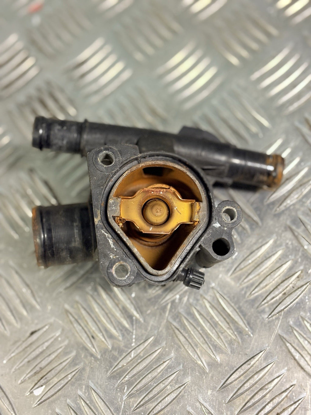 Vauxhall Vivaro Trafic Primastar Engine Coolant Thermostat Housing 2.0 CDTI