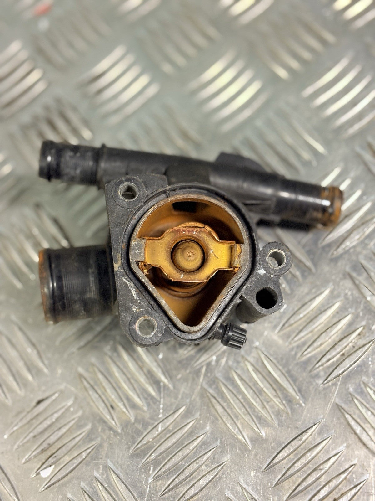 Vauxhall Vivaro Trafic Primastar Engine Coolant Thermostat Housing 2.0 CDTI