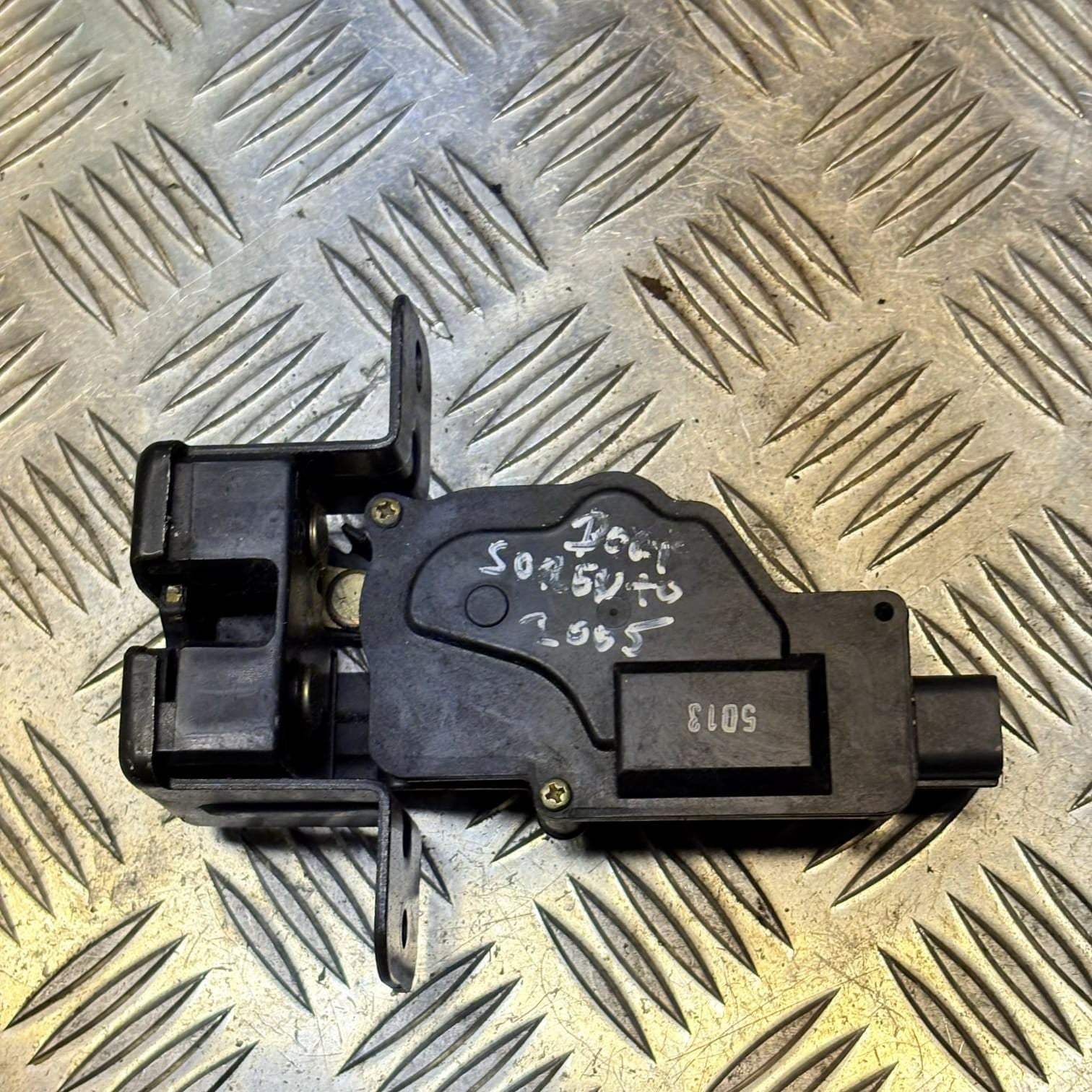 KIA SORENTO MK1 2005 TAILGATE OPENING WINDOW LOCKING CATCH MECHANISM 87130-3E000