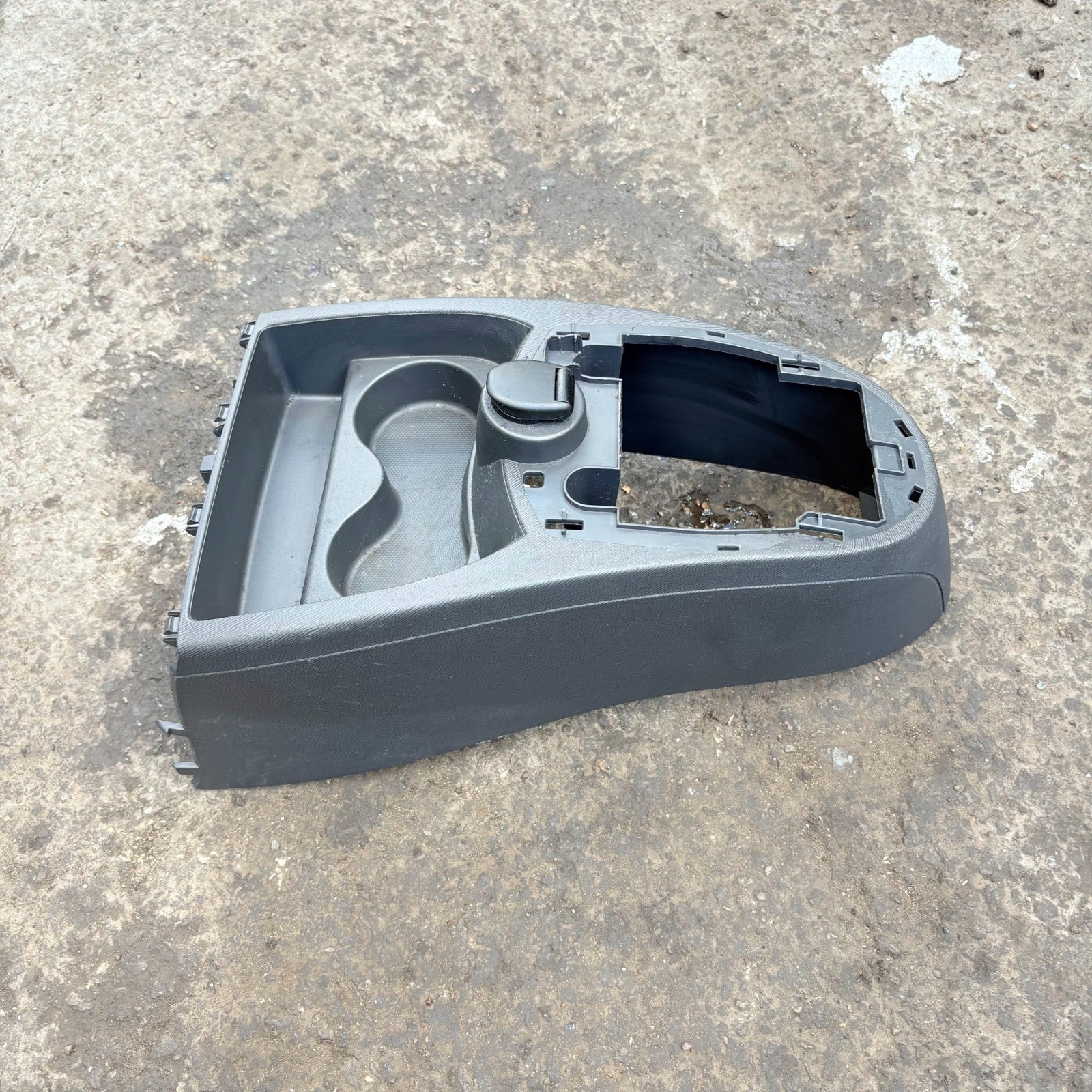RENAULT TWINGO II CN0 2007-2014 GEARSTICK SURROUND 12V SOCKET 8200455794