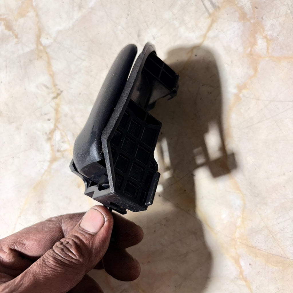 2005-2014 TOYOTA AYGO NSF PASSENGERS SIDE FRONT INNER DOOR HANDLE