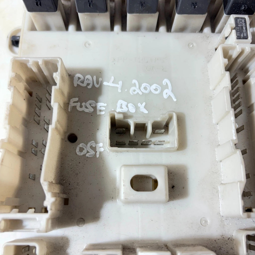 Toyota RAV4 Mk2 2001-2004 RHD Under Bonnet Fuse Box Relay Box Assembly