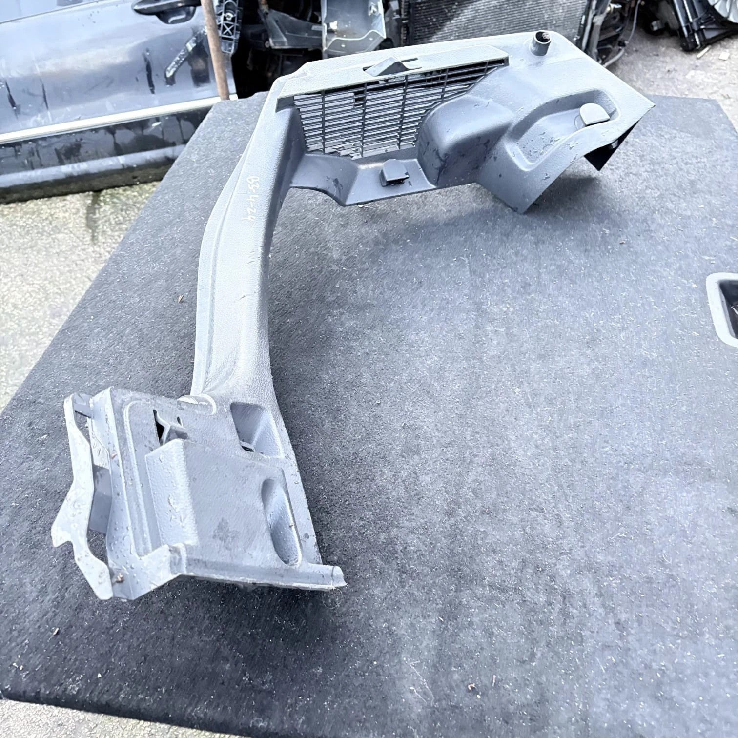 VW Golf MK7 MK7.5 interior boot trim (passenger rear) 5G6867761E 82V NSR