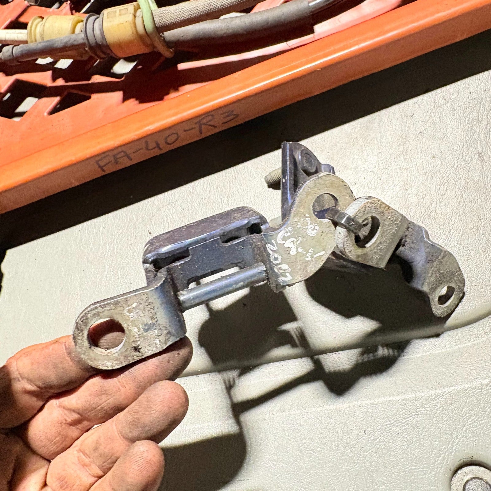 HONDA CR-V MK2 02-06 5 DOOR REAR DRIVER RIGHT DOOR HINGES PAIR