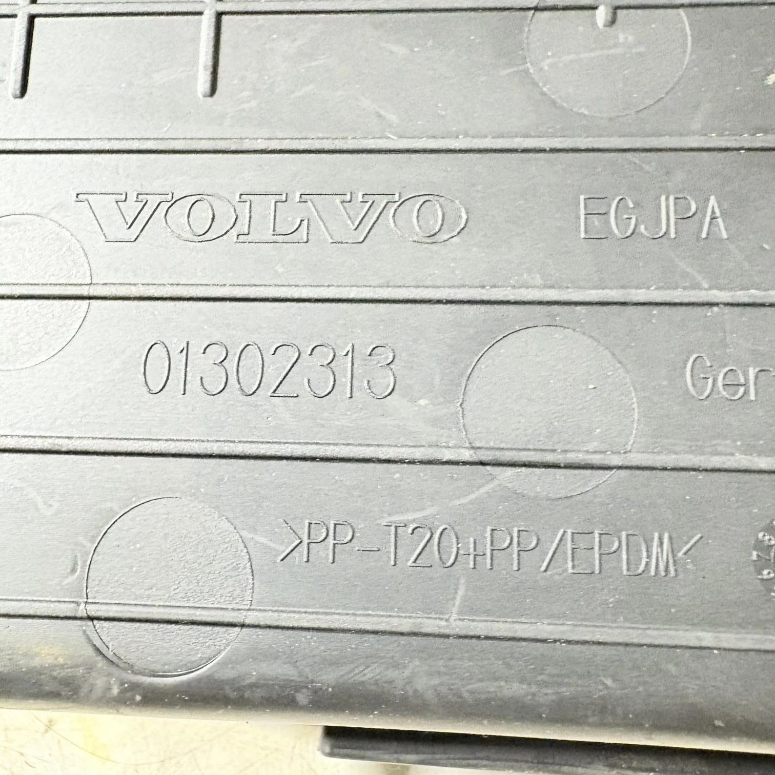 VOLVO V40 INSERT TRAY RUBBER MAT PAD TRIM CENTRE CONSOLE 01302313