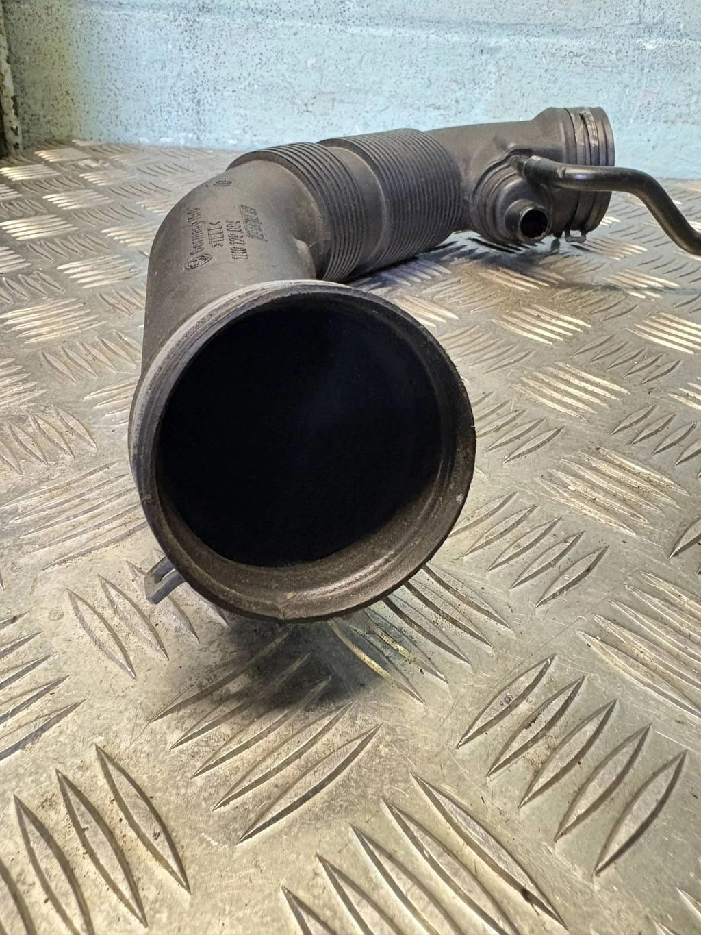 1K0129684AE Air Intake Hose VW Golf V 04-09 Golf VI 08-12 Audi A3 07-13