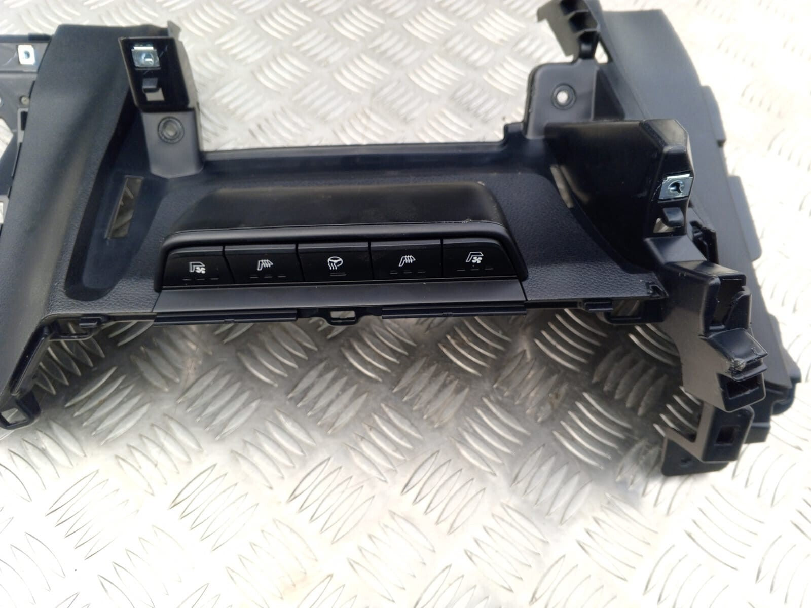 KIA SPORTAGE MK4 LOWER DASHBOARD CENTER CONSOLE PANEL TRIM 84760-F1900WK 2016-22