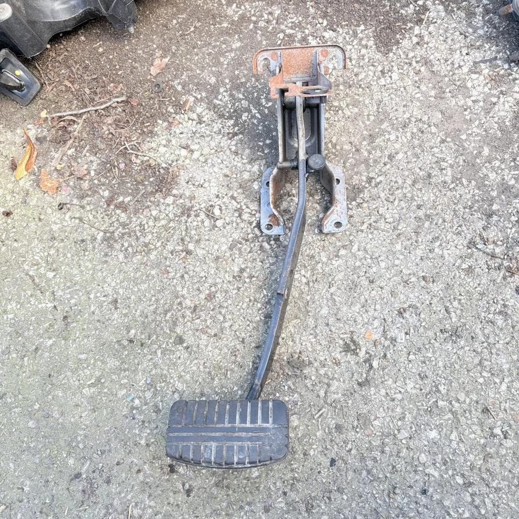 Toyota Avensis Mk2 5dr Hatch 2001 Brake Pedal 116330565412