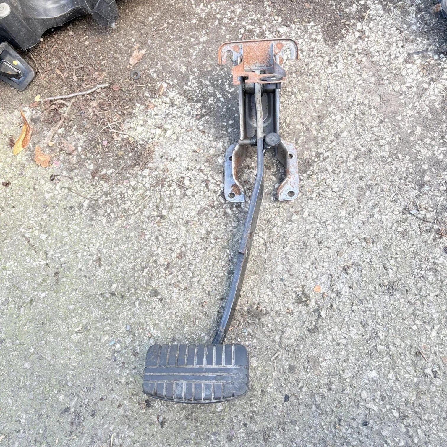 Toyota Avensis Mk2 5dr Hatch 2001 Brake Pedal 116330565412