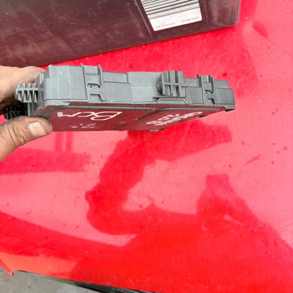 NISSAN QASHQAI 2006-2013 J11 BODY CONTROL MODULE (BCM) 284b14cb8b
