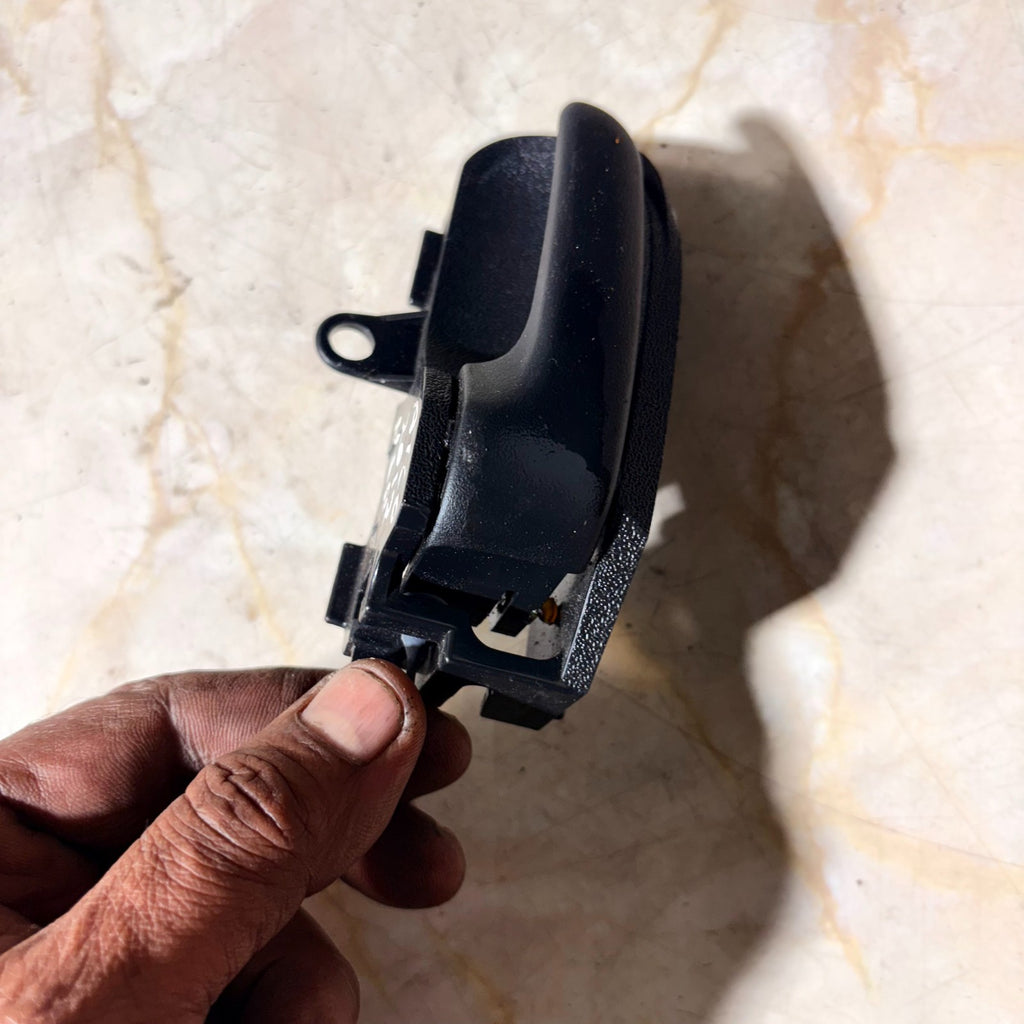 2005-2014 TOYOTA AYGO NSF PASSENGERS SIDE FRONT INNER DOOR HANDLE