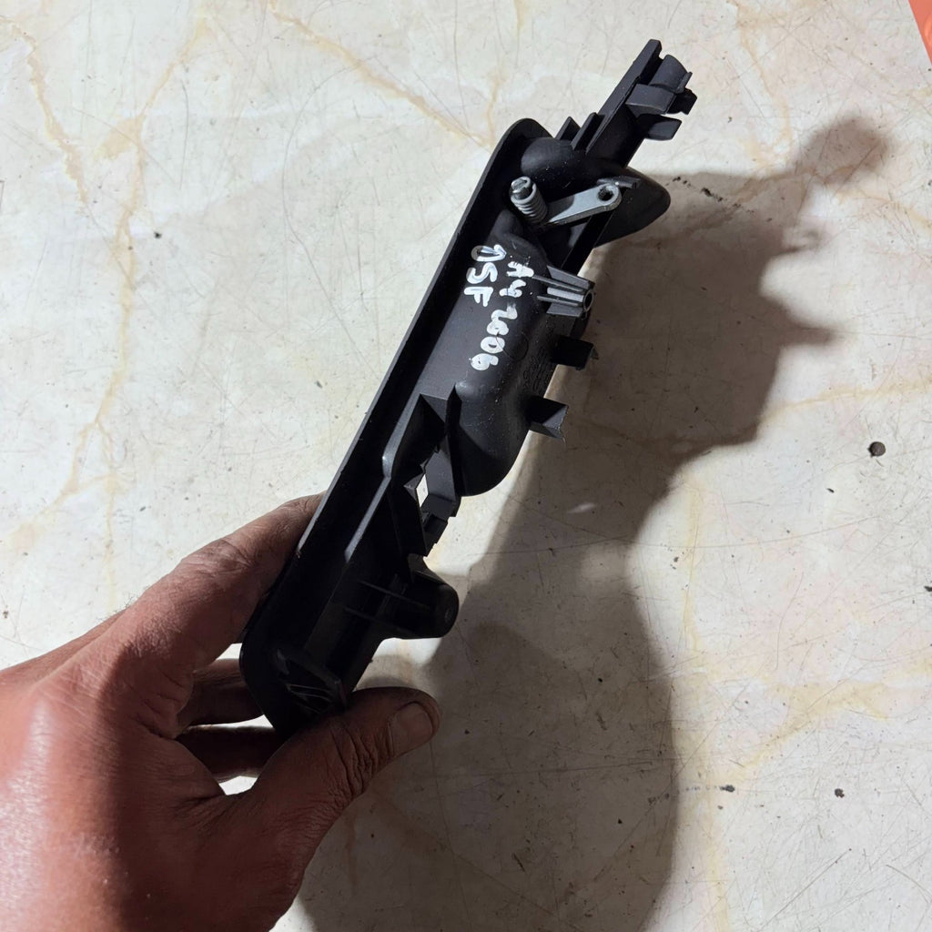 2006 AUDI A4 FACELIFT OFFSIDE RIGHT FRONT INNER DOOR HANDLE