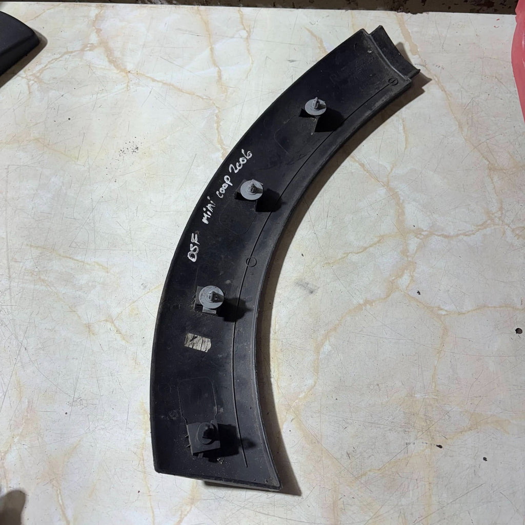 MINI Coupe 20006 O/S/F Drivers Front Wheel Arch Trim for 1505864