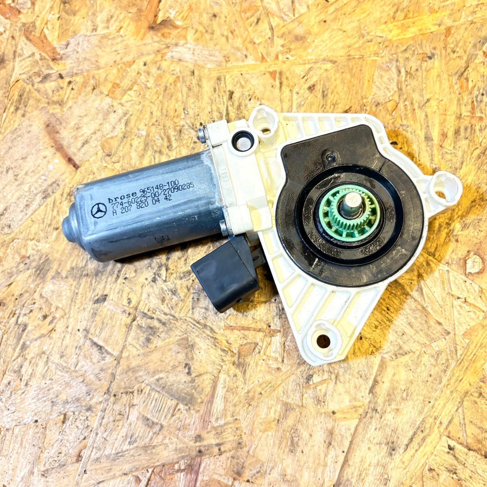 MERCEDES E CLASS C207 W207 2010 WINDOW MOTOR FRONT RIGHT DRIVER SIDE A2078200442