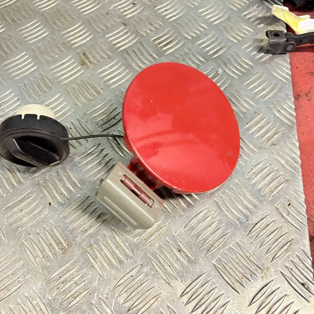 Suzuki Alto 2009-2014 Fuel Filler Flap Cover + Cap Red 5 Door Hatch Petrol Lid