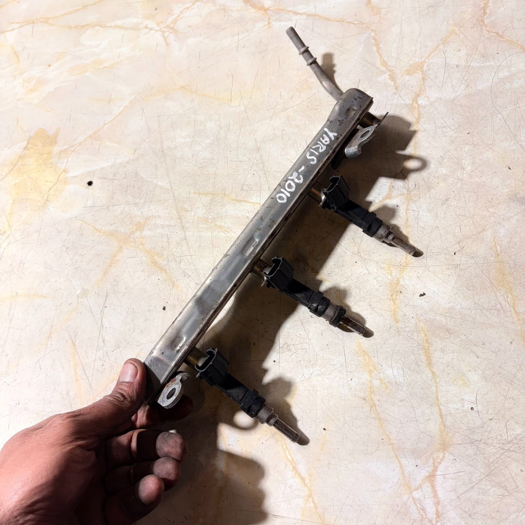 TOYOTA YARIS MK2 2006-2011 PETROL INJECTOR FUEL RAIL + INJECTORS