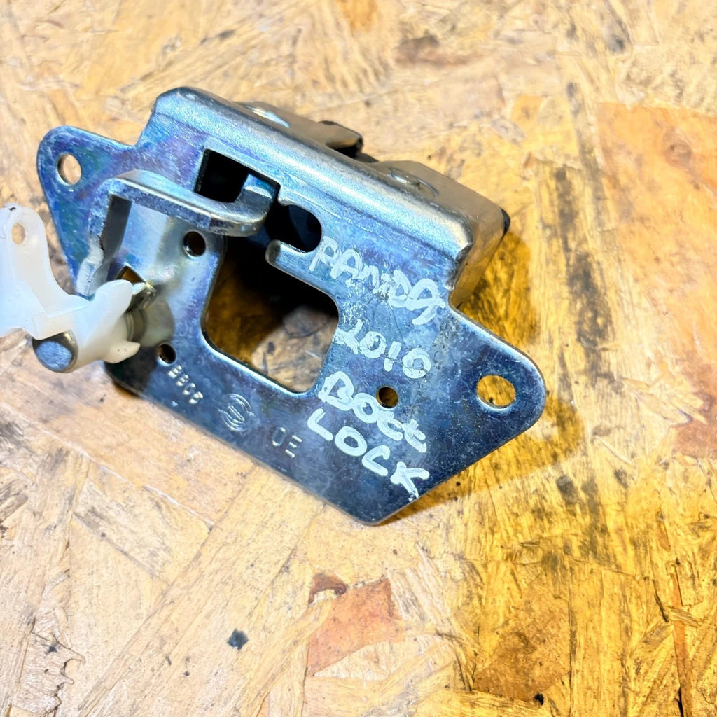 FIAT PANDA 04-12 Year Mk2 Boot Tailgate Lock Catch