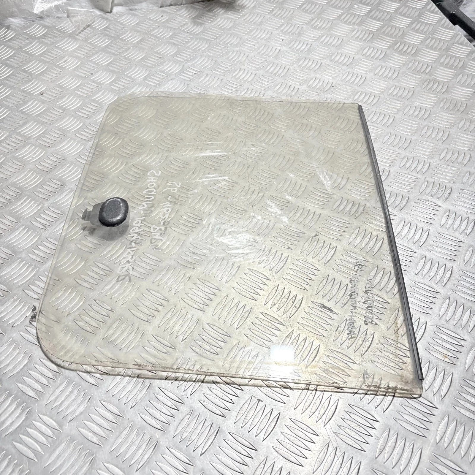 Mitsubishi Shogun 91-99 Passenger Rear Left Side Door Glass Window