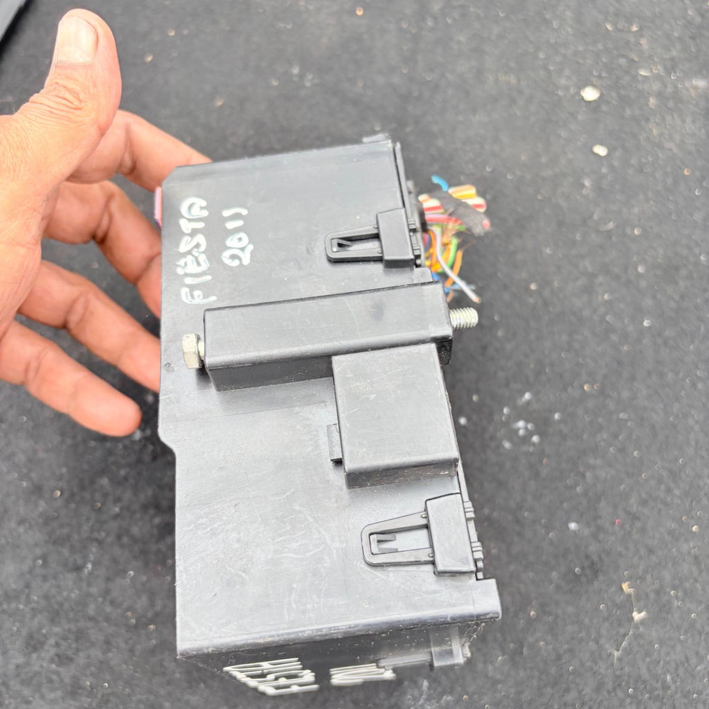 2011 Ford Fiesta Fuse Box 8V5T-14A005-DKE