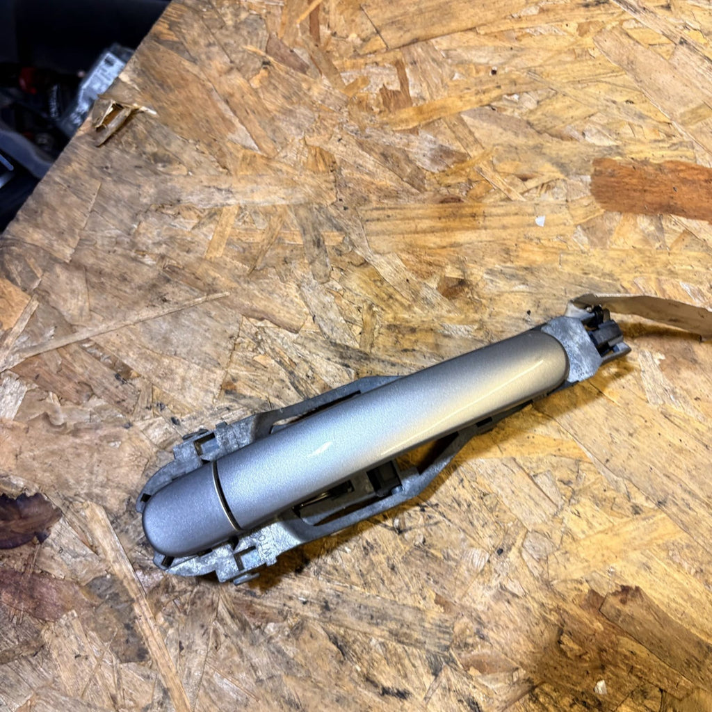 Skoda Superb Mk1 2002-2008 NSF Front Left Exterior Door Handle 3B0837885