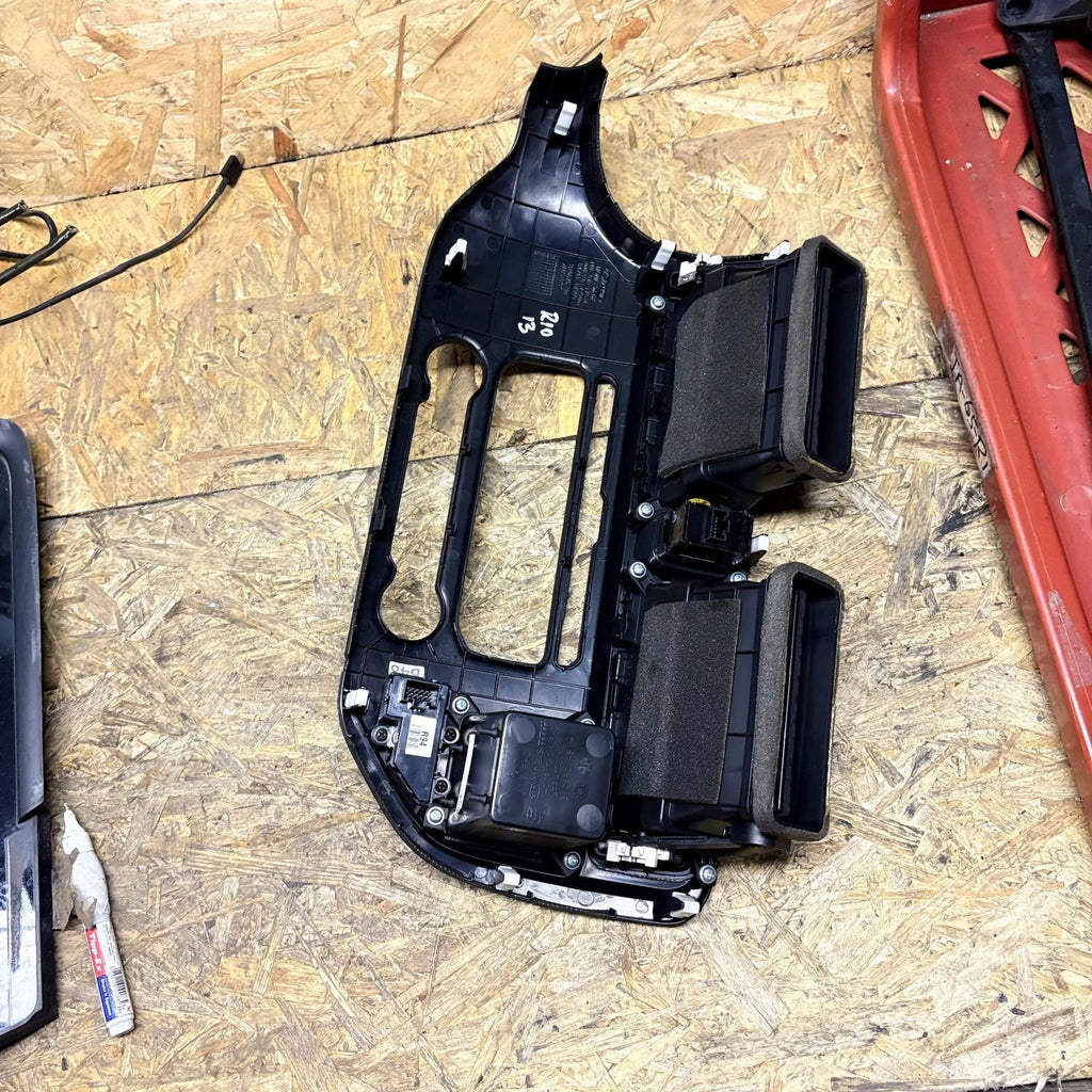 2013 KIA RIO RADIO TRIM WITH AIRVENTS 97420-1W900, 84741-1W900 2012-2016