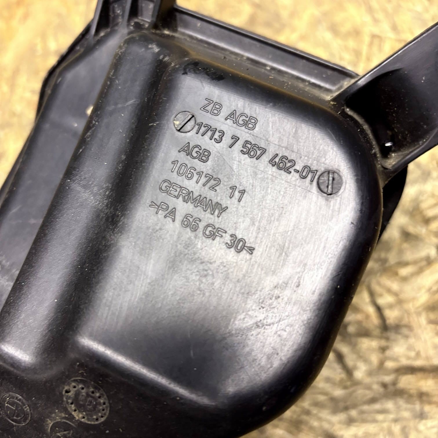 BMW 320i E90 2010 Coolant Expansion Tank Reservoir 17137567462 7567462